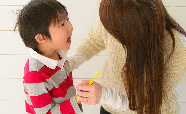 新入園する子どもの口の中のチェックはどのようにしたら良いでしょうか、そのポイントを教えてください。