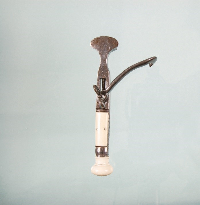 What was early Western dental extraction instrument like?